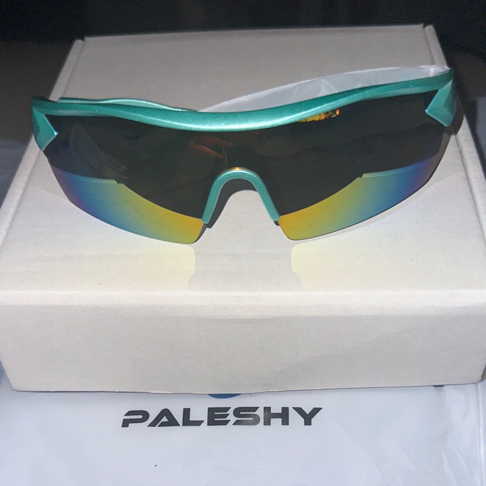 Teal Sunglasses with Polarized Lenses will come win the plastic BNWOT but new!
